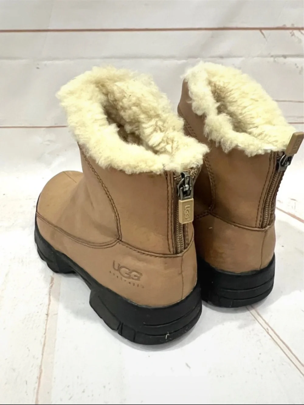UGG Australia Winter Insulated Sheepskin Shearling Leather Lug Sole Snow Boots